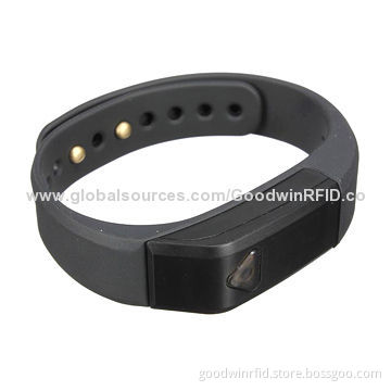 Sports and Fitness Sensors Smart Wristband with Bluetooth 4.0 Technology